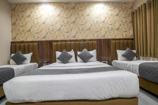 Hotel Miracle 2Km From Mahakal Temple Ujjain Exteriör bild