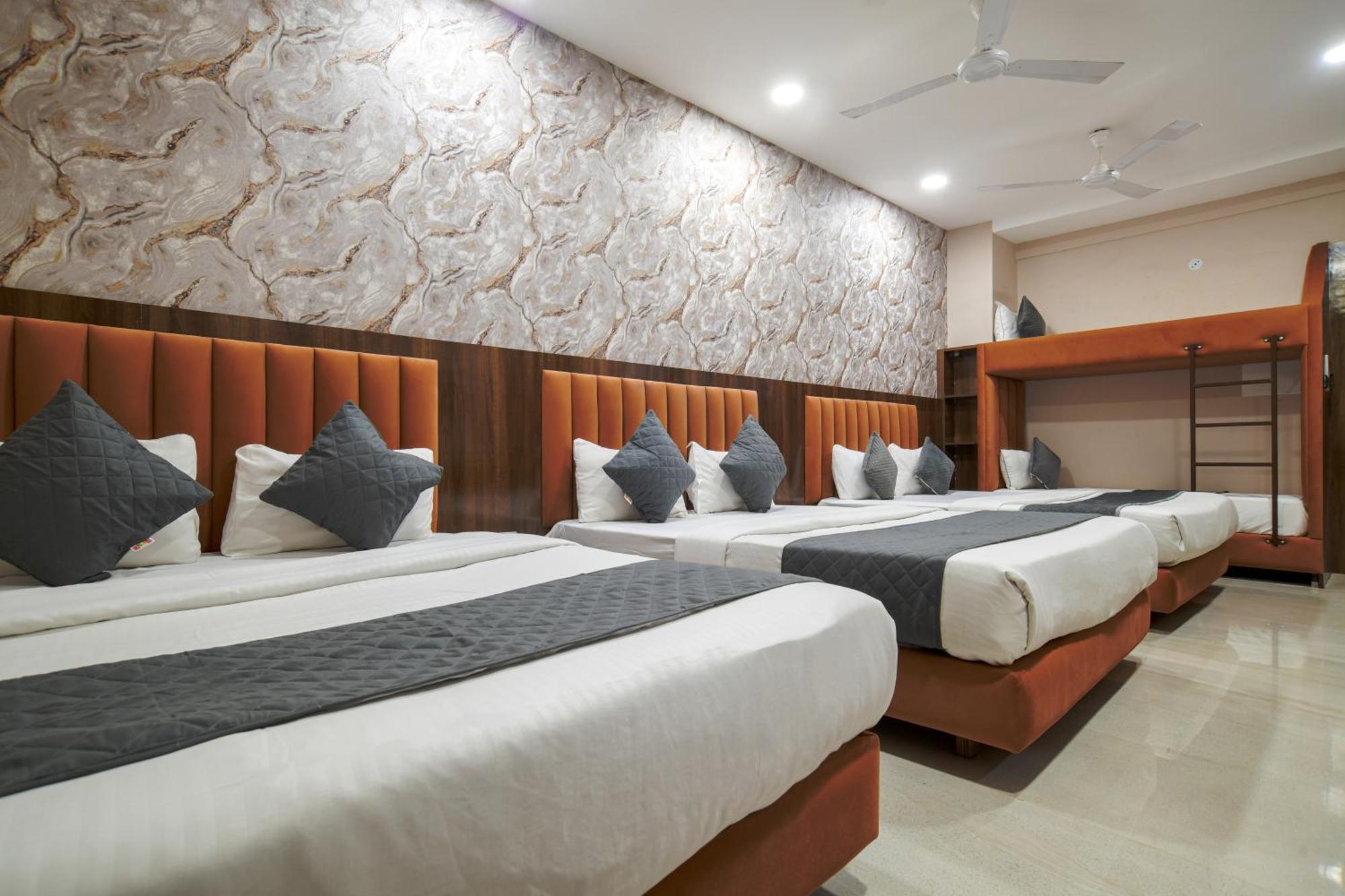 Hotel Miracle 2Km From Mahakal Temple Ujjain Exteriör bild