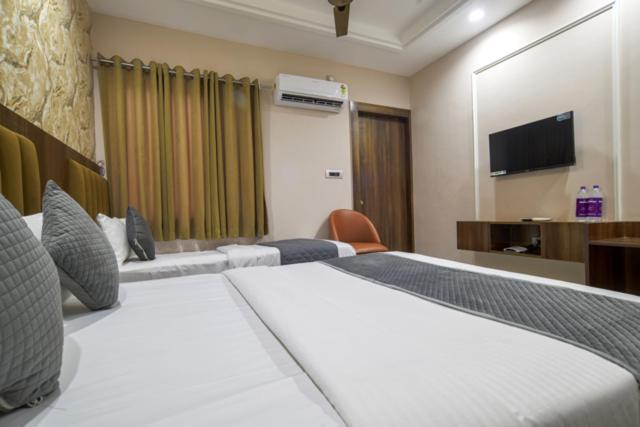 Hotel Miracle 2Km From Mahakal Temple Ujjain Exteriör bild