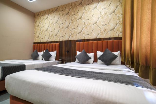 Hotel Miracle 2Km From Mahakal Temple Ujjain Exteriör bild